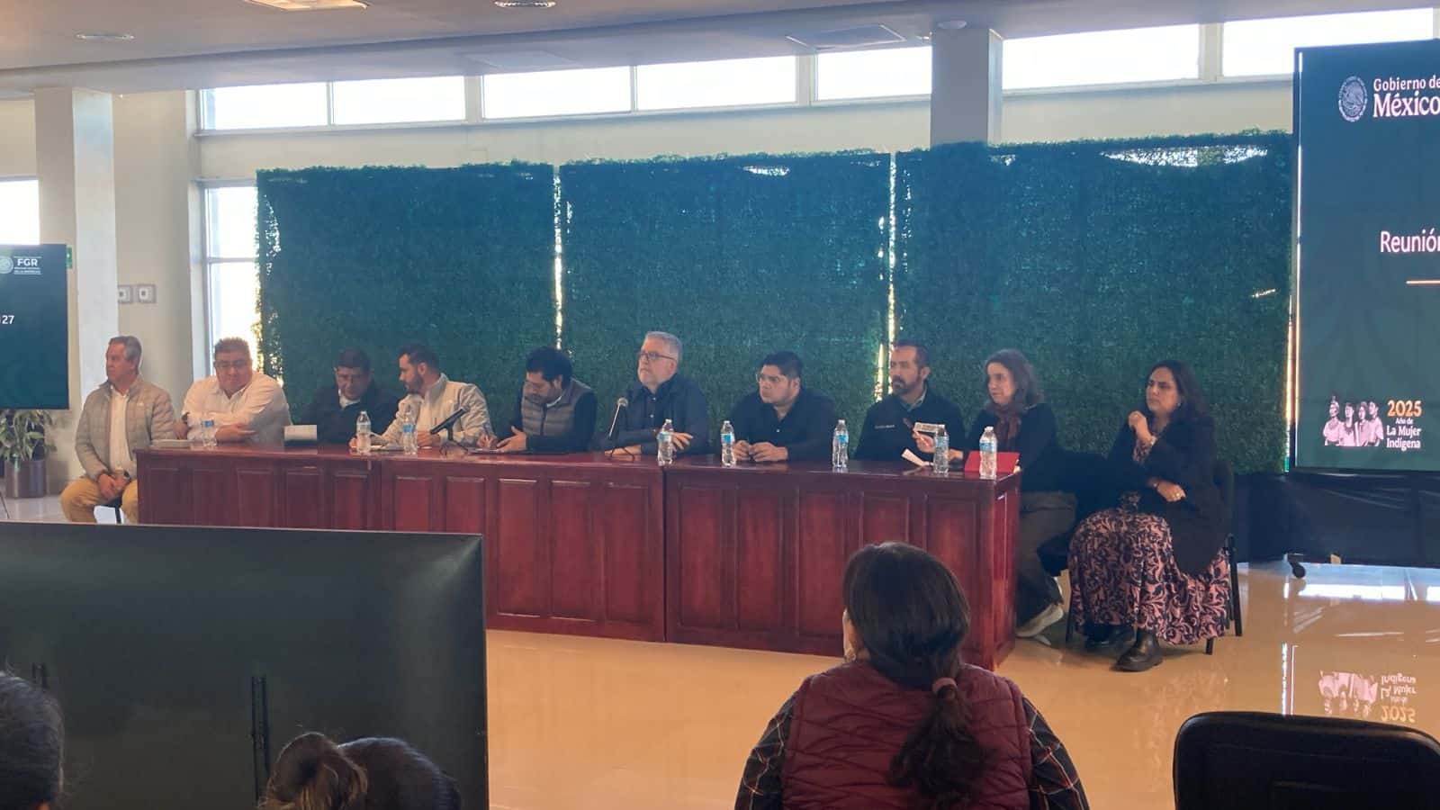 Marath Bolaños se reúne con familiares de mineros en Pasta de Conchos