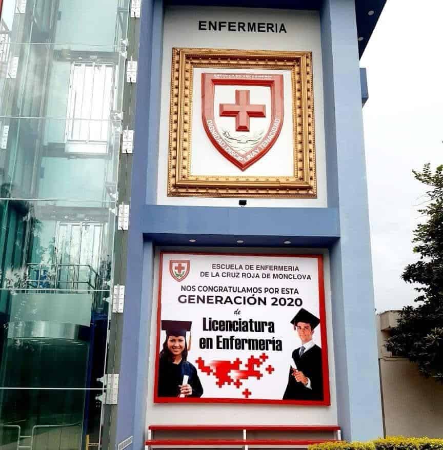 Egresados de enfermería en Monclova denuncian retraso en títulos electrónicos