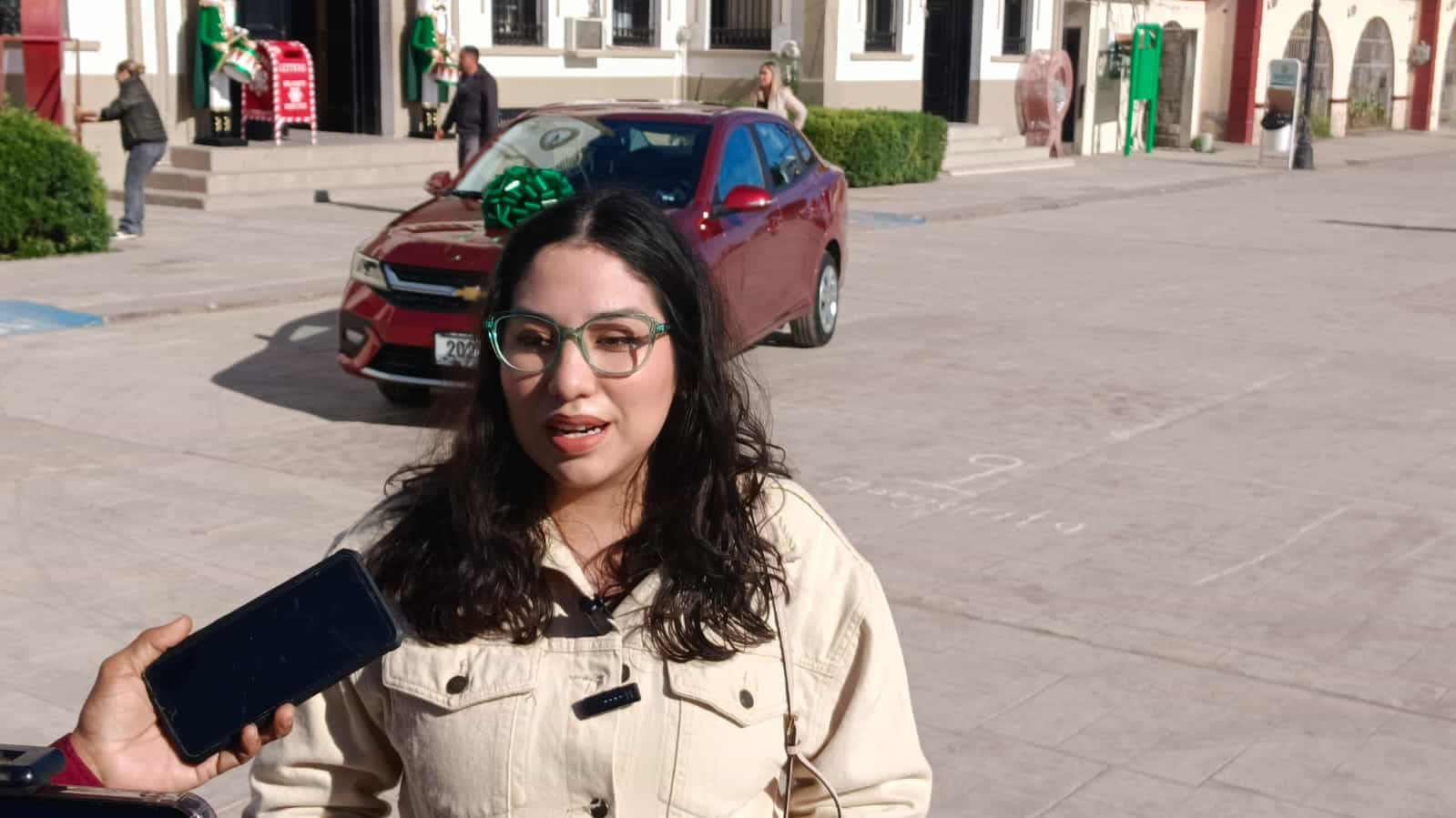 Egla Berenice Hernández gana automóvil en rifa de CANACO Sabinas