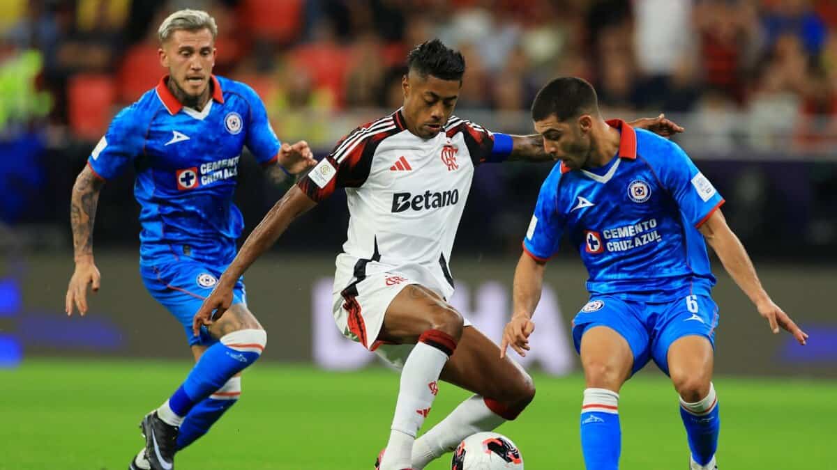Cruz Azul cae en la Intercontinental, pero mantiene su pase mundialista