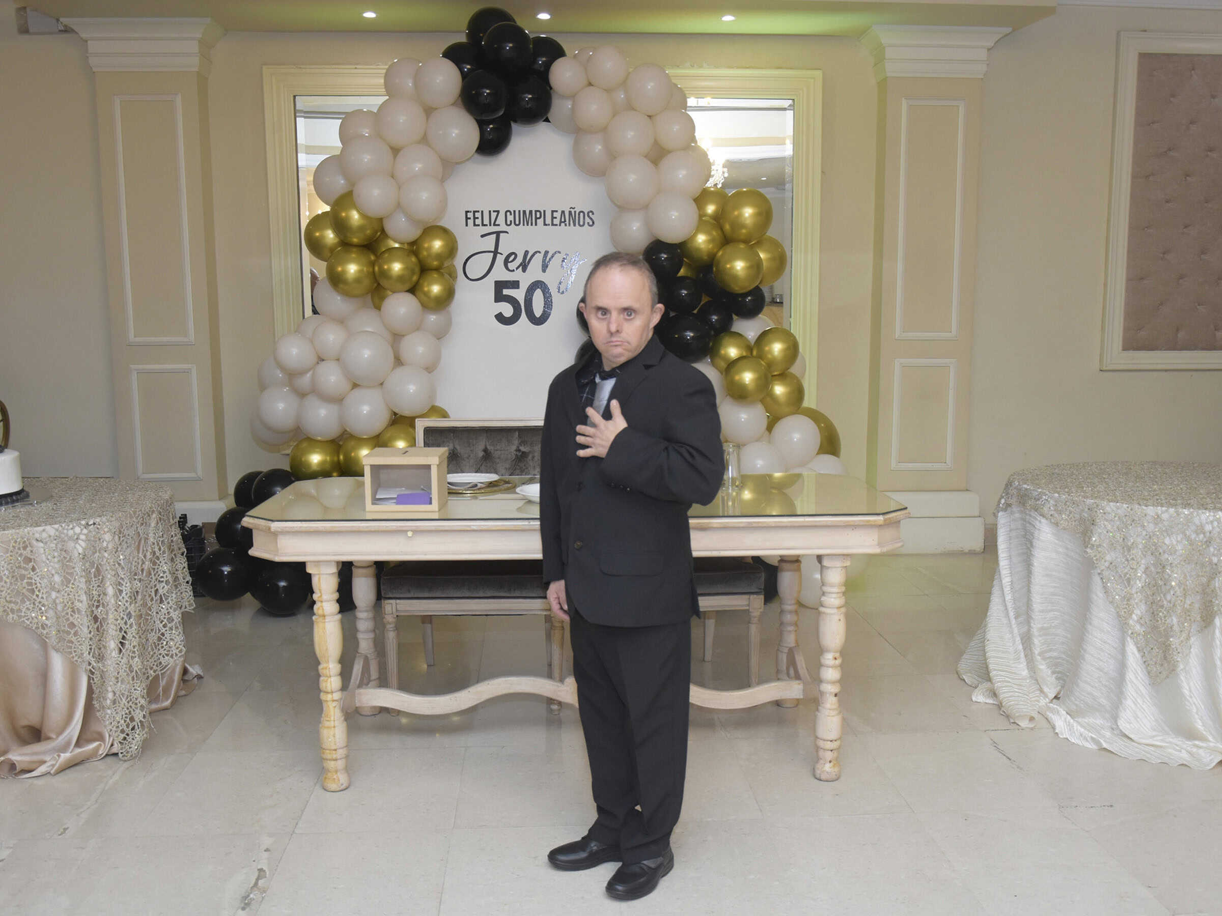 Jerry Oviedo celebra sus 50 años en emotiva reunión familiar