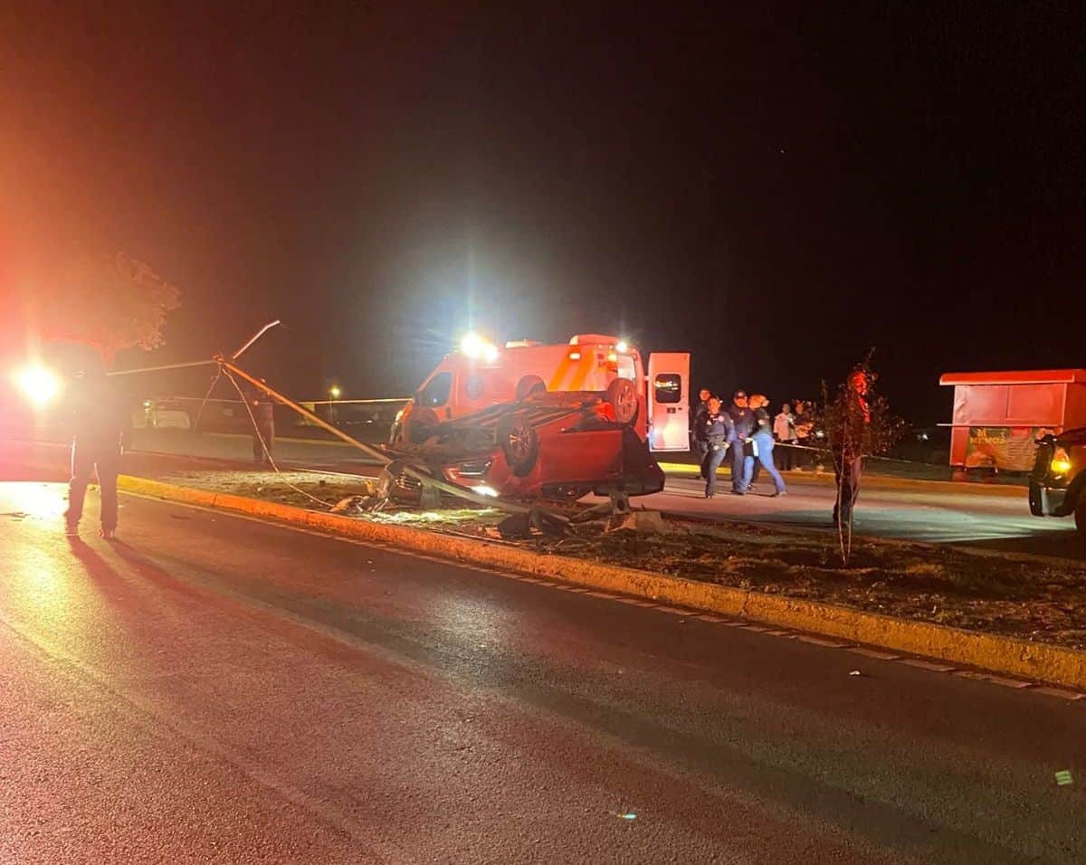 Joven de 25 años es puesto a disposición tras volcar auto ajeno y portar mariguana en la colonia Acoros