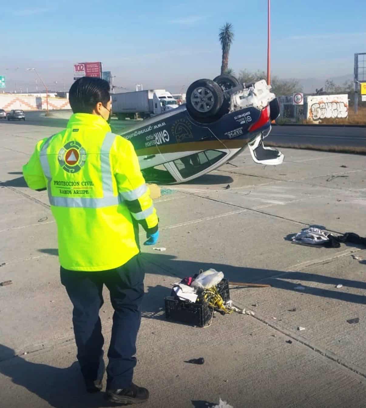 Cisterna Marshall vuelca y derrama diésel en Ramos Arizpe