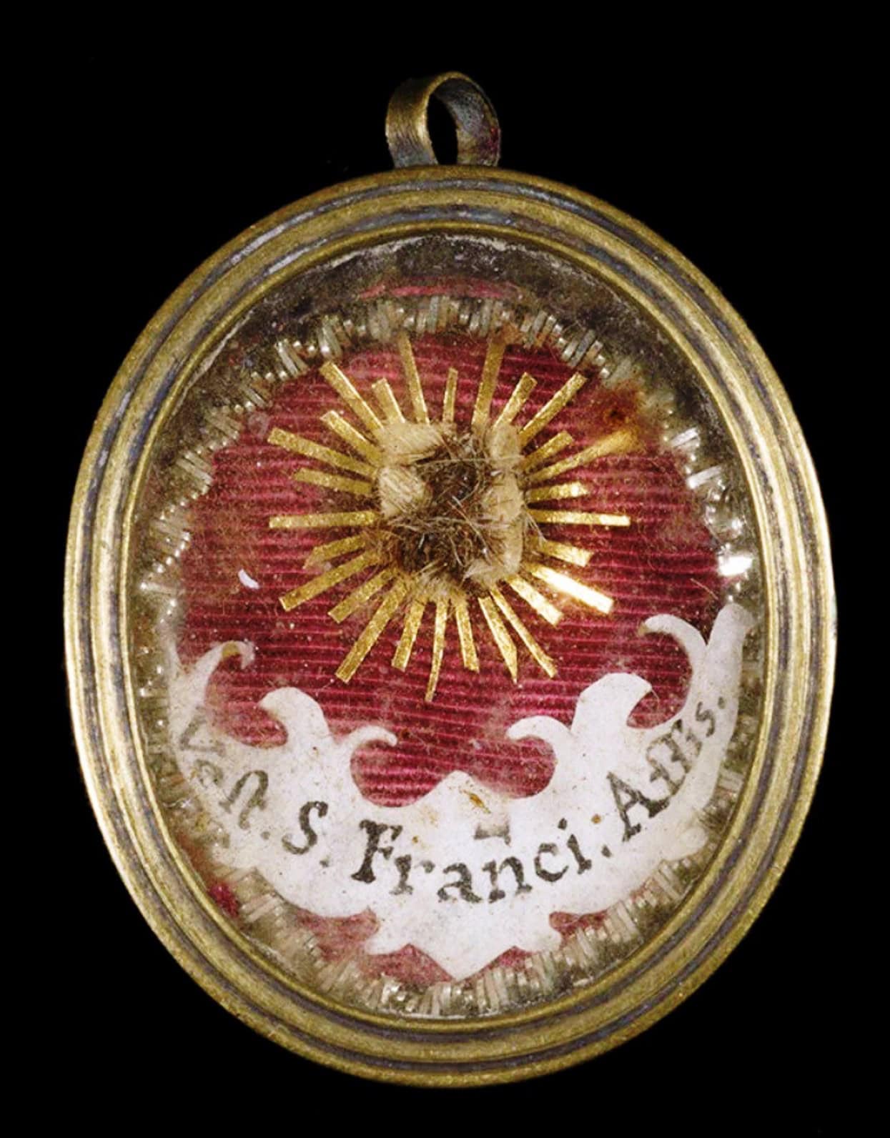 Reliquia de San Francisco de Asís llega a la parroquia de Analco en Ramos Arizpe