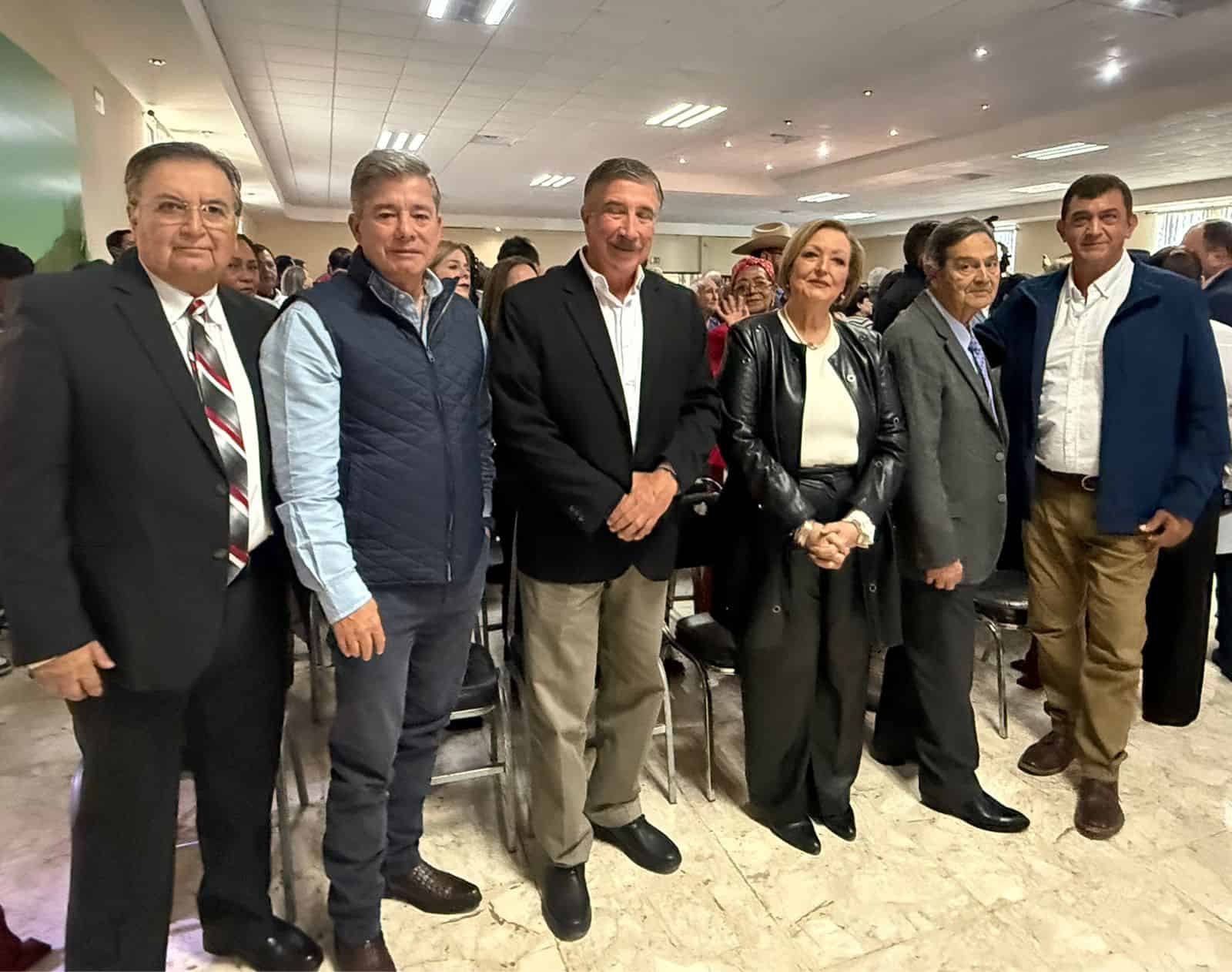 Laura Jiménez recibe apoyo de ex presidentes municipales en Múzquiz