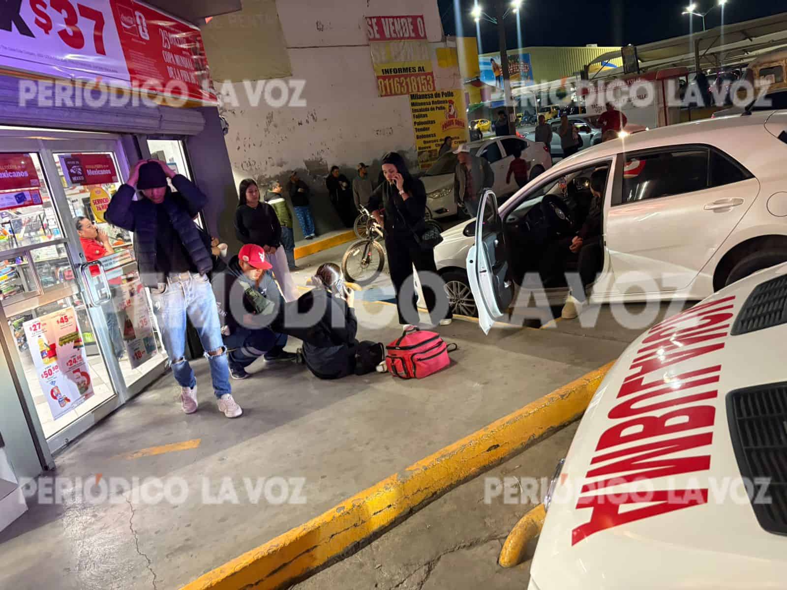 Mujer sufre accidente al intentar estacionarse en Monclova