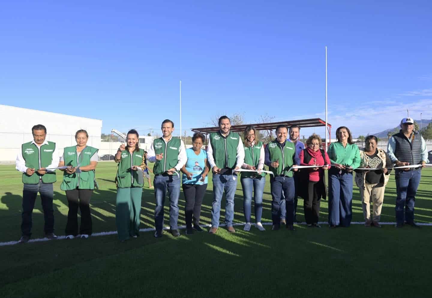 Carlos Villarreal Pérez entrega nueva cancha deportiva en Monclova