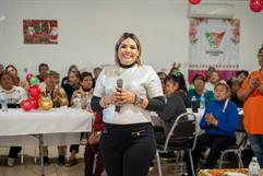 Yesica Sifuentes celebra la posada navideña en Castaños con adultos mayores