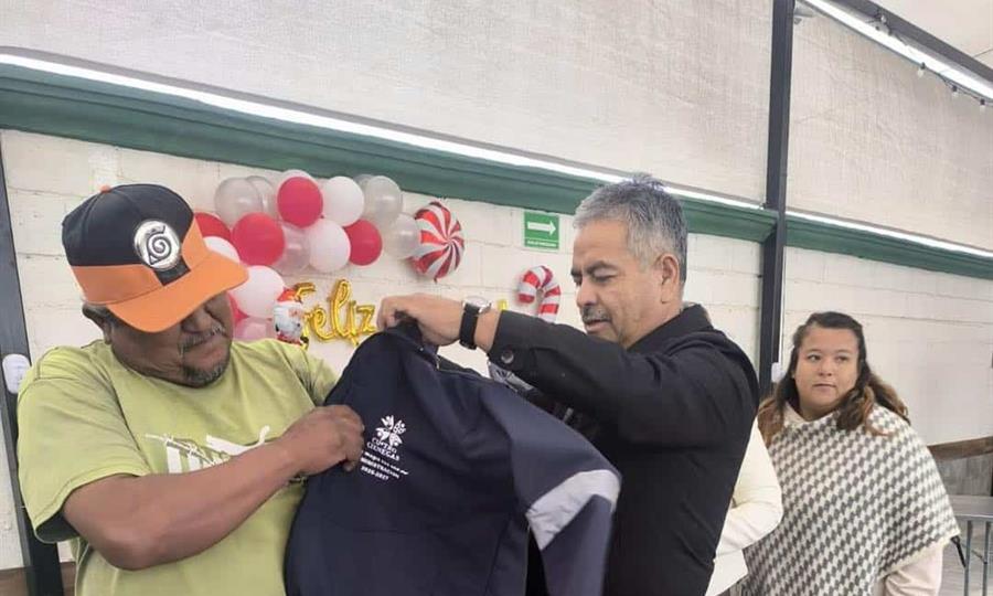 Víctor Leija reconoce a trabajadores de Servicios Primarios en Cuatro Ciénegas