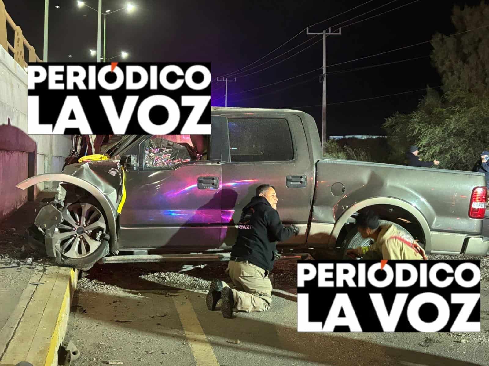 Fallece conductor al estrellarse  contra la estructura de puente