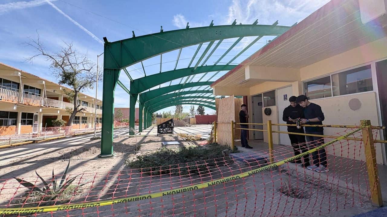 La comunidad del CBTIS No. 36 espera la techumbre que transformará su plaza cívica