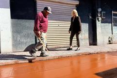 Laura Jiménez Gutiérrez supervisa pavimentación en Múzquiz