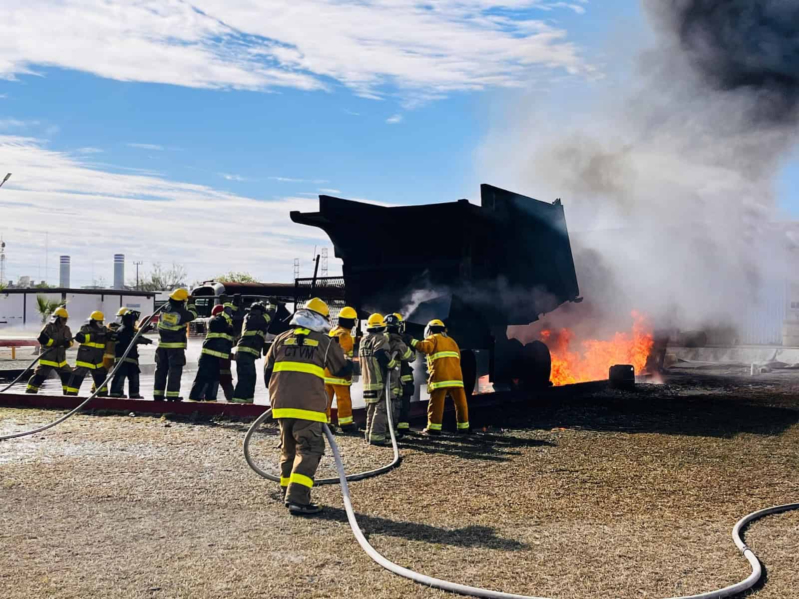 Bomberos y Seguridad Pública de Nava se capacitan en CECAN de CFE