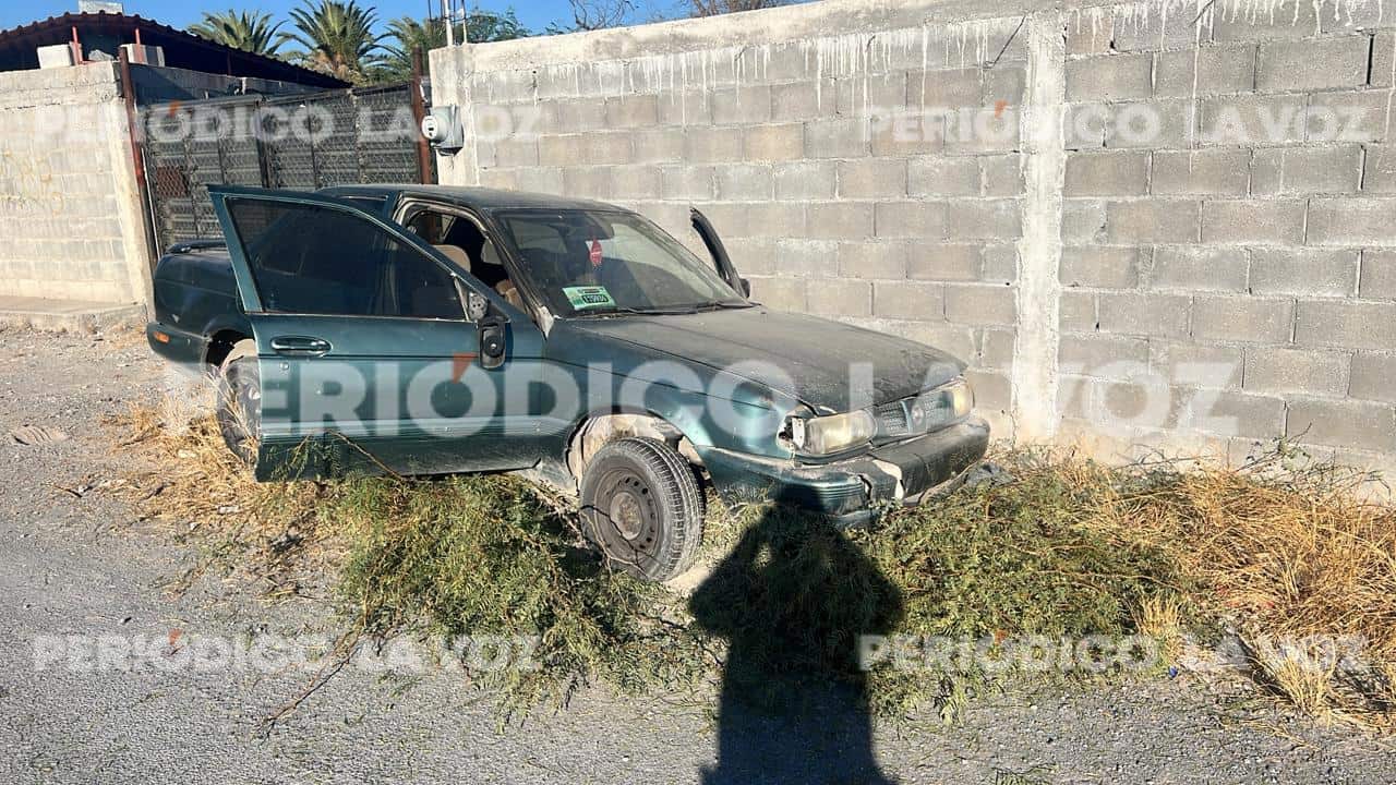 Choque m&uacute;ltiple en Estancias deja veh&iacute;culo abandonado en Monclova
