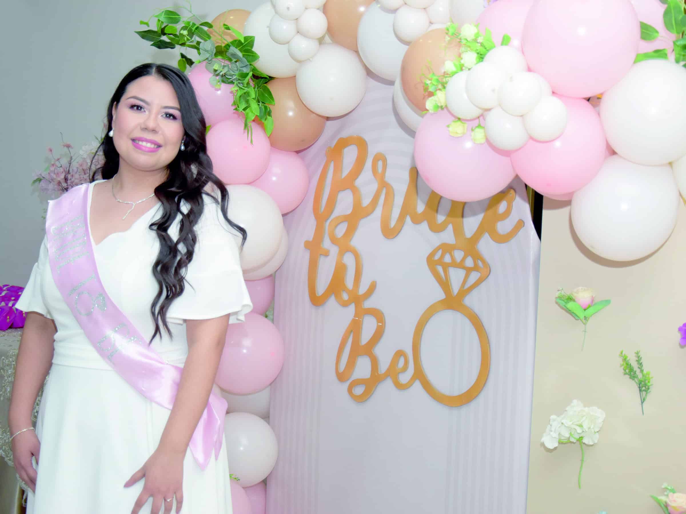 Verónica Palafox celebra su despedida de soltera en un evento familiar