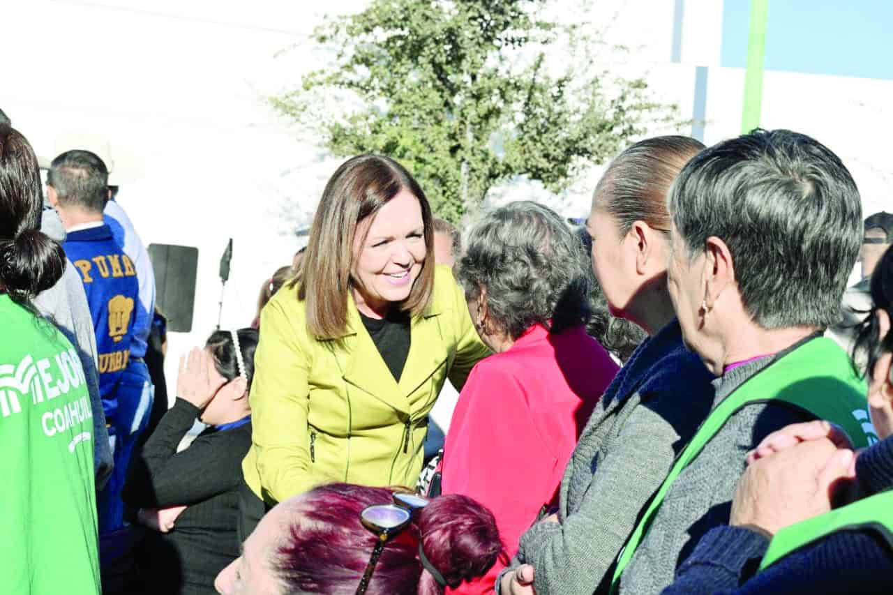 Sari Pérez Cantú inicia recarpeteo en la calle Presidente Carranza de Frontera