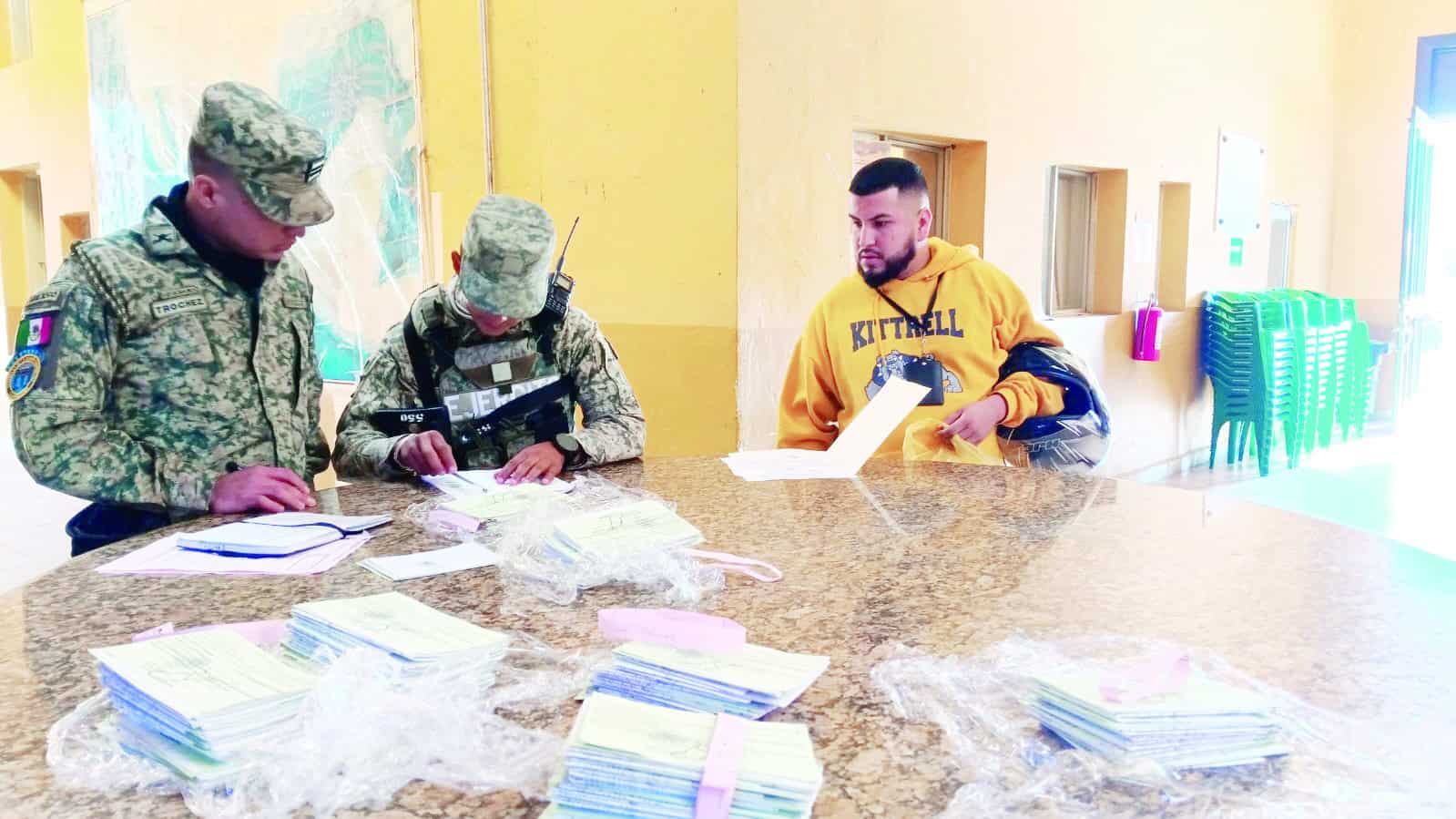 Entregan cartillas militares liberadas