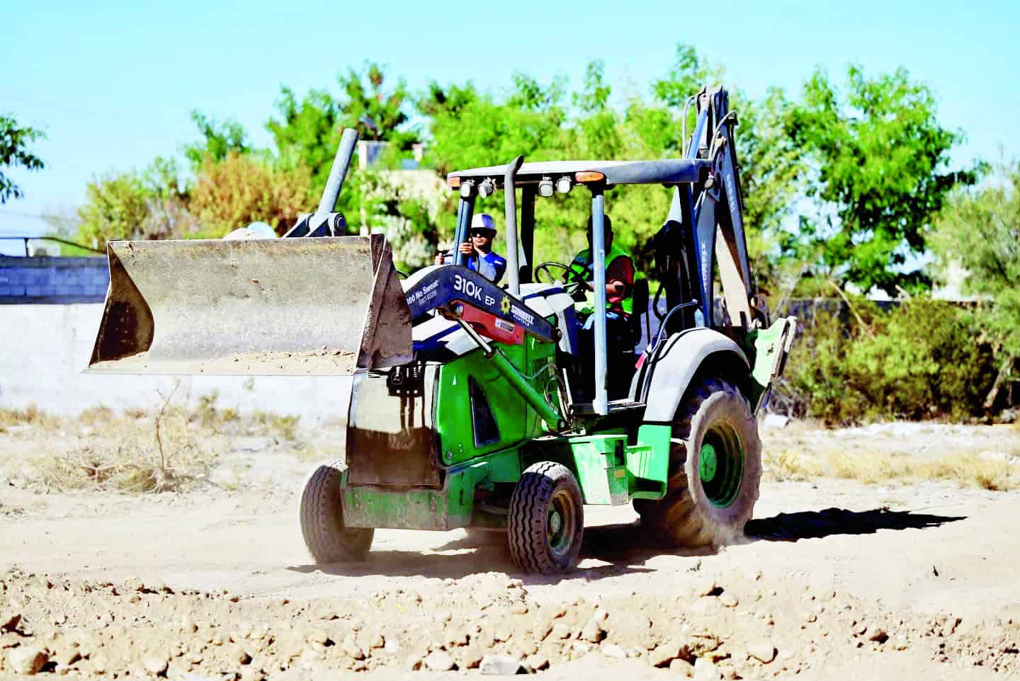 Carlos Villarreal y Manolo Jiménez entregan obras en Monclova