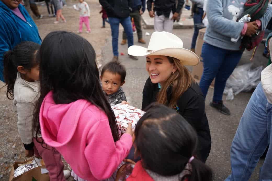 Luly López Naranjo celebra posadas para más de mil niños en Saltillo