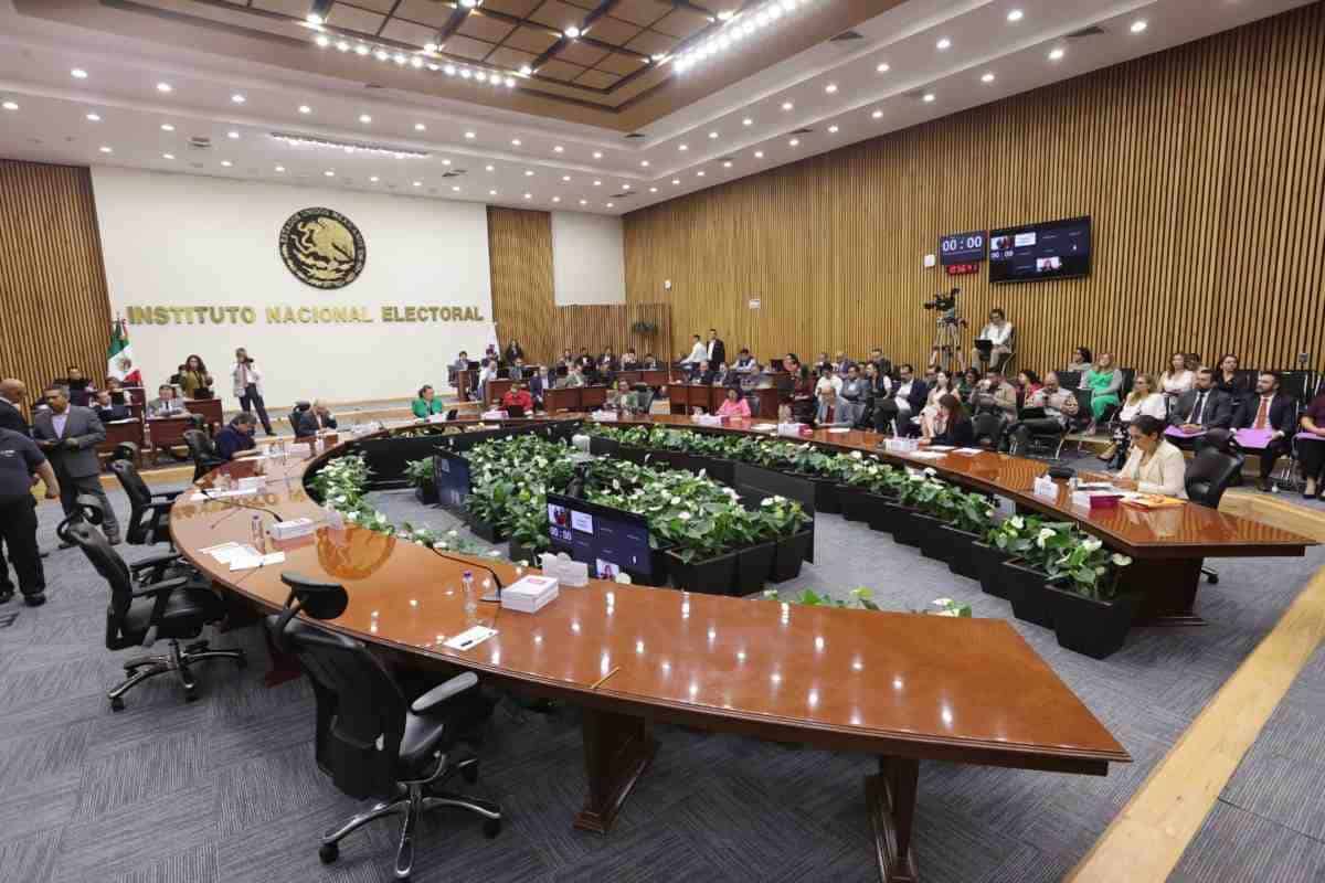 INE presenta propuestas de reforma electoral a Pablo G&oacute;mez