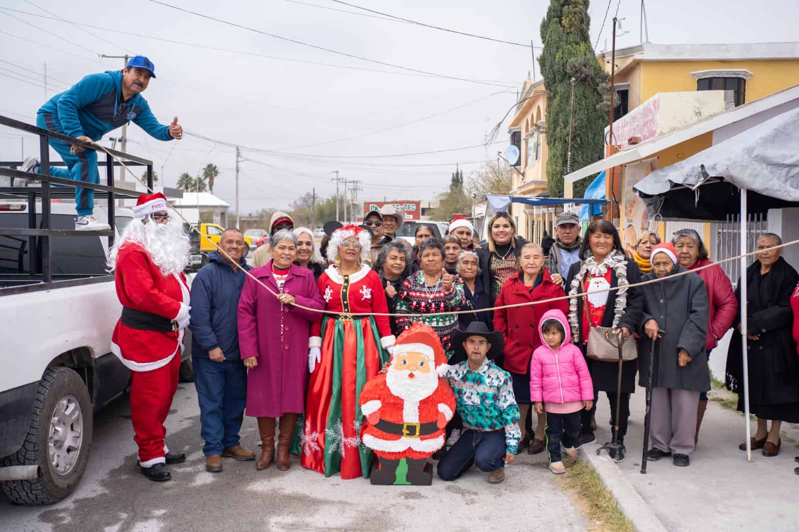 Yesica Sifuentes celebra la posada navide&ntilde;a en Casta&ntilde;os