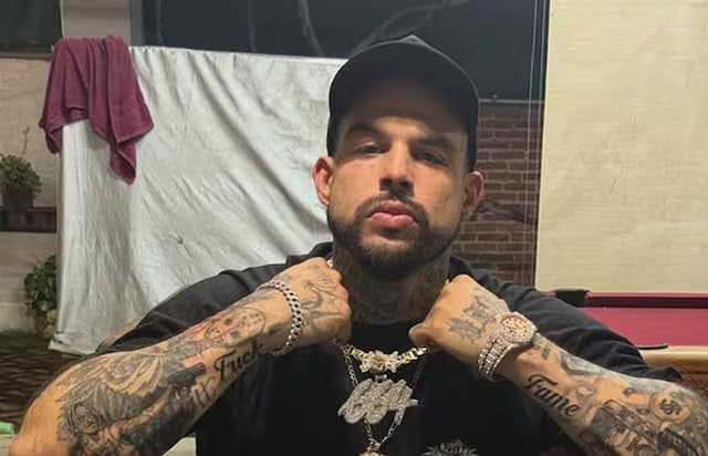 Emiliano Aguilar denuncia traici&oacute;n de &Aacute;ngela Aguilar en concierto