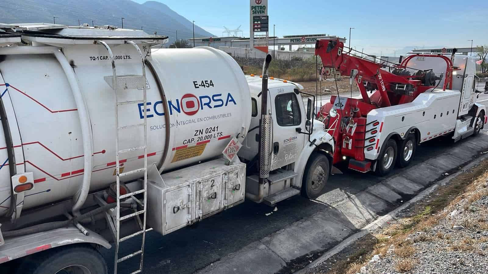 Asegura Divisi&oacute;n Carreteras autotanque con presunto combustible ilegal en la Monterrey–Saltillo
