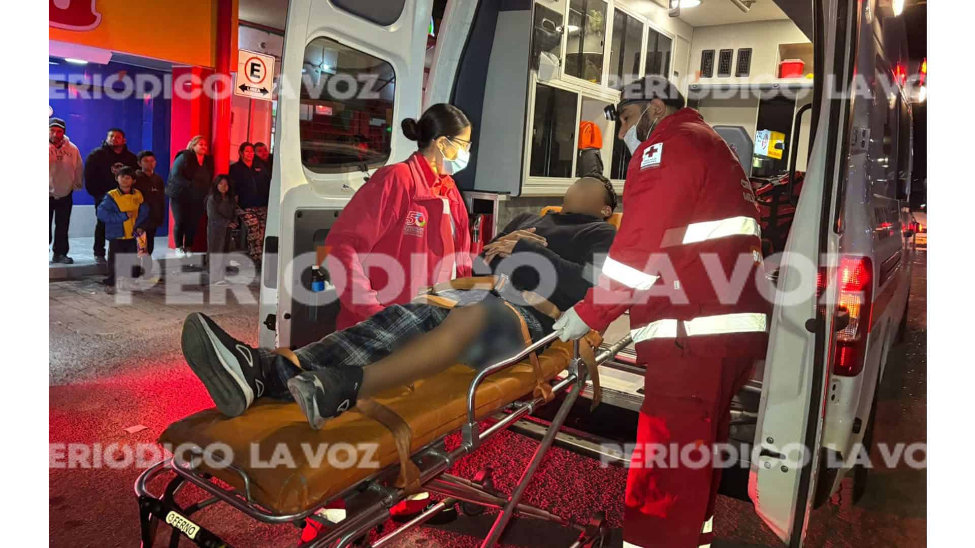 Accidente vial en Monclova deja a dos j&oacute;venes motociclistas heridos