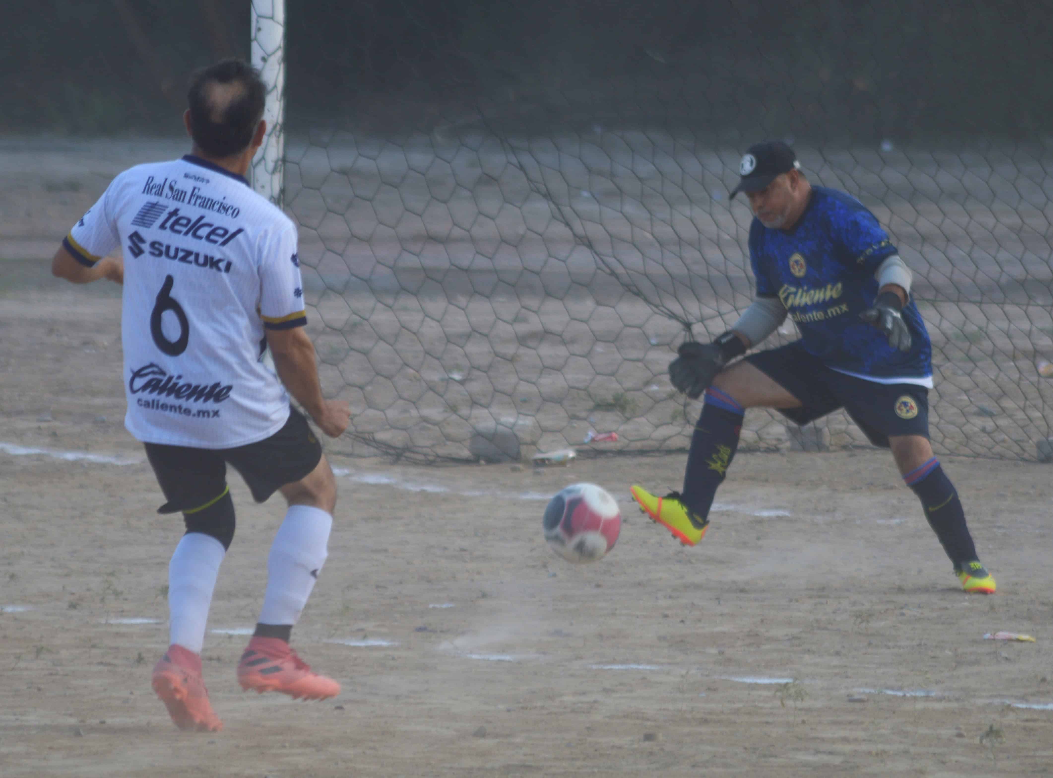 Cruz Azul de San Buena se clasifica a la final del balompi&eacute; Mayor