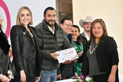 Carlos Villarreal y Mavi Sosa Rubio celebran graduación en Monclova