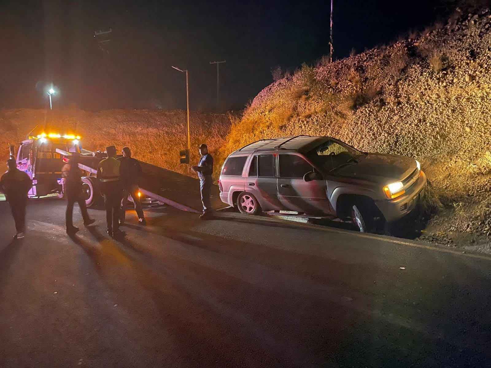 Camioneta se siniestra en la Autopista Premier de Nueva Rosita