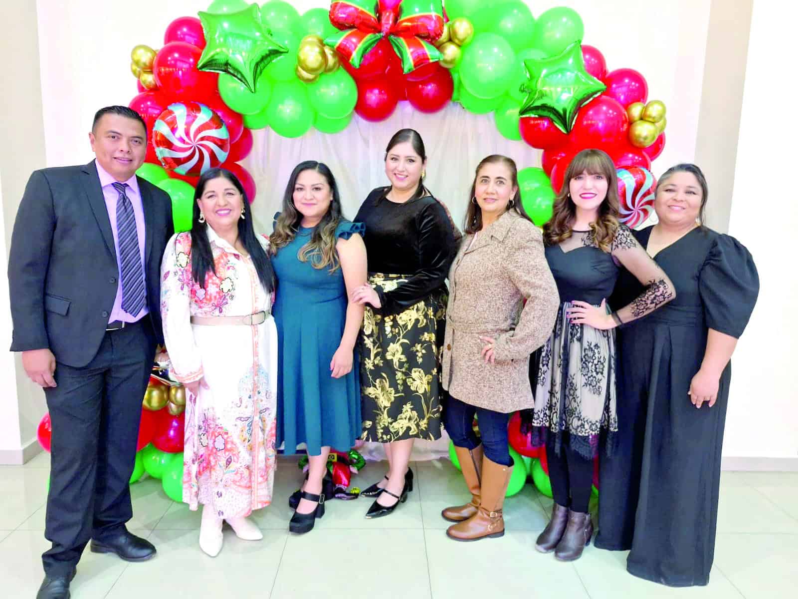 Delegaci&oacute;n D1-102 festeja con posada a maestros en Monclova