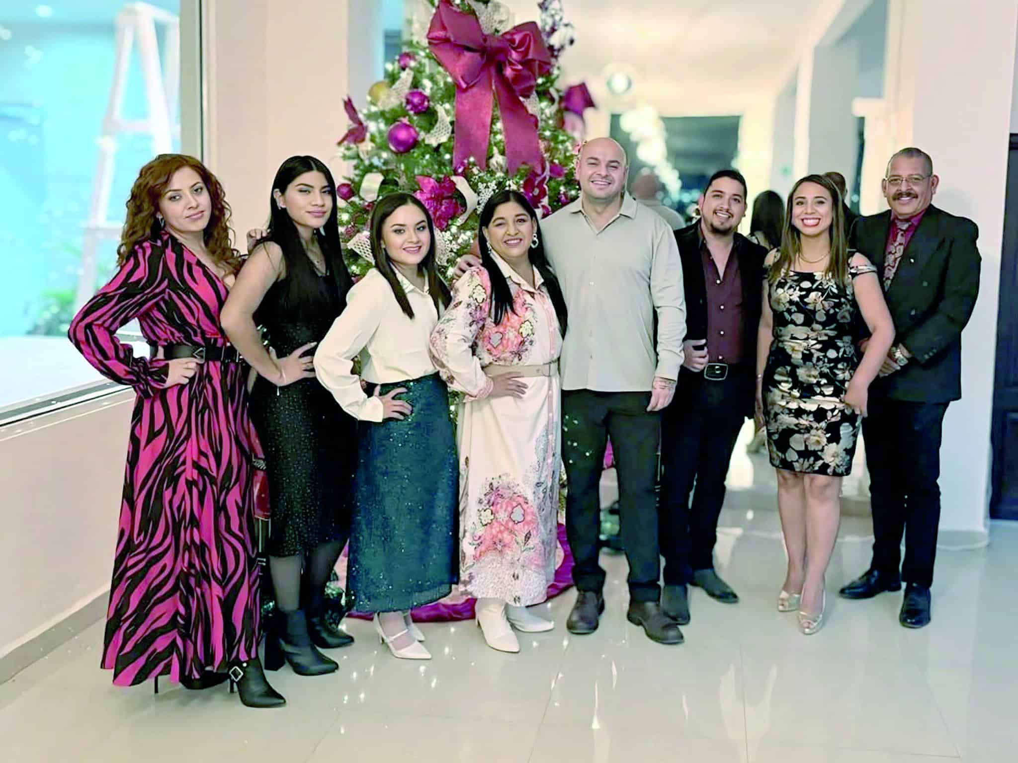 Delegaci&oacute;n D1-102 festeja con posada a maestros en Monclova