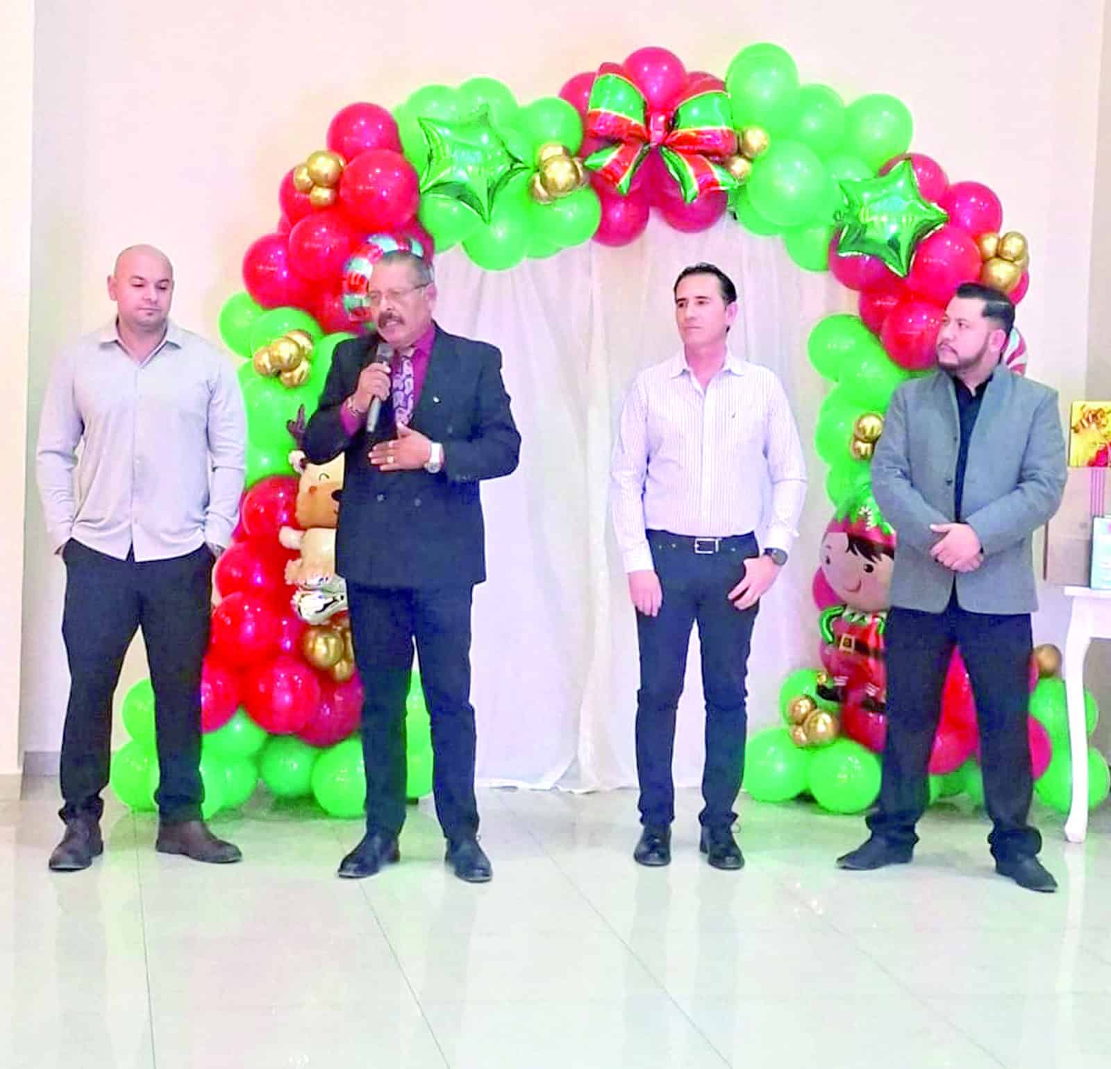 Delegaci&oacute;n D1-102 festeja con posada a maestros en Monclova