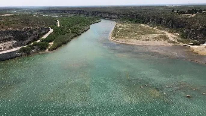 Roberto Enr&iacute;quez de la Garza supervisa pago de deuda de agua a EEUU