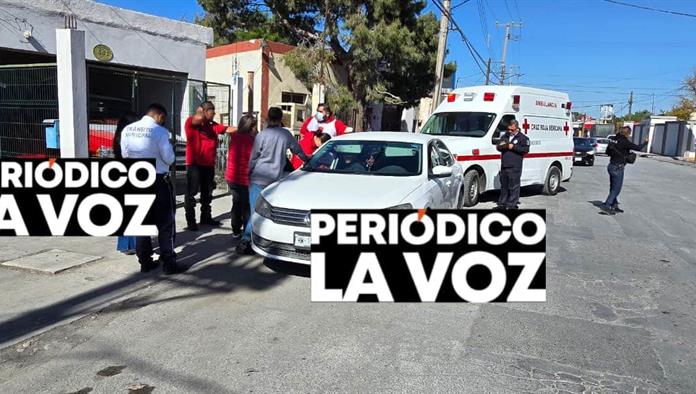Choque por alcance deja lesionada a mujer y su bebé