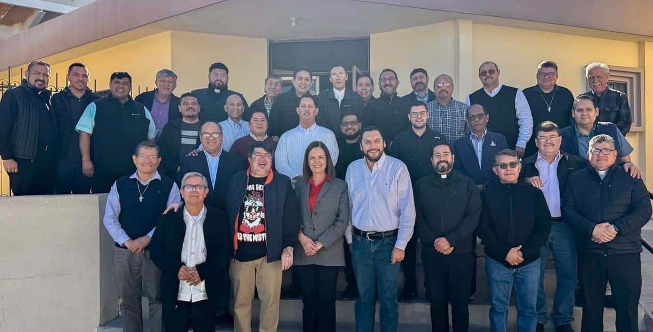 Monse&ntilde;or N&eacute;stor Mart&iacute;nez celebra la Navidad en Monclova con autoridades