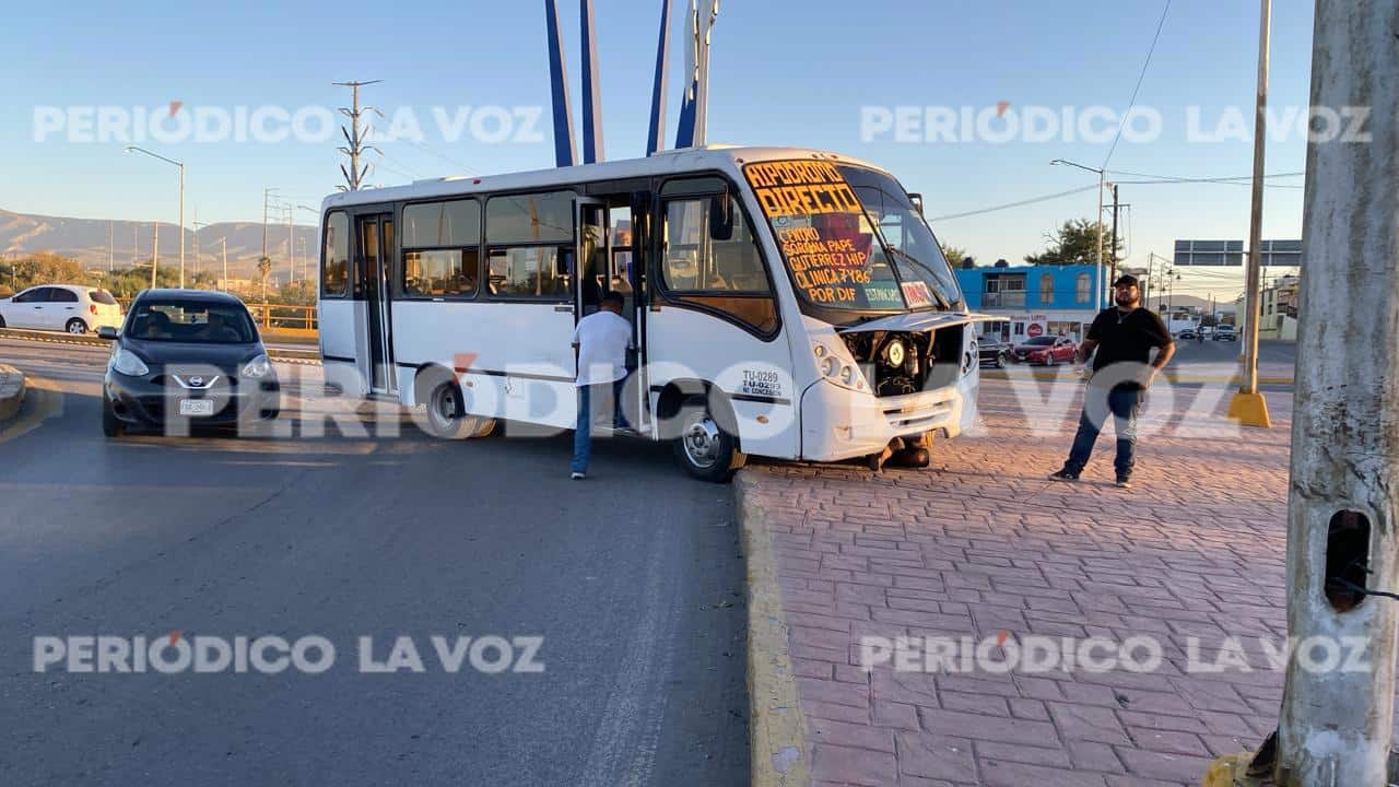 Iram Segovia y pasajeros viven momentos de p&aacute;nico en microb&uacute;s de Monclova