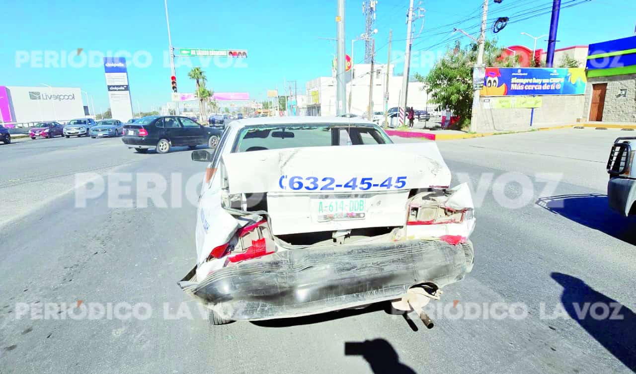 Accidente de taxi en Monclova deja a adolescente lesionada