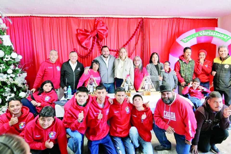 Carlos Villarreal apoya a personas con discapacidad en Monclova