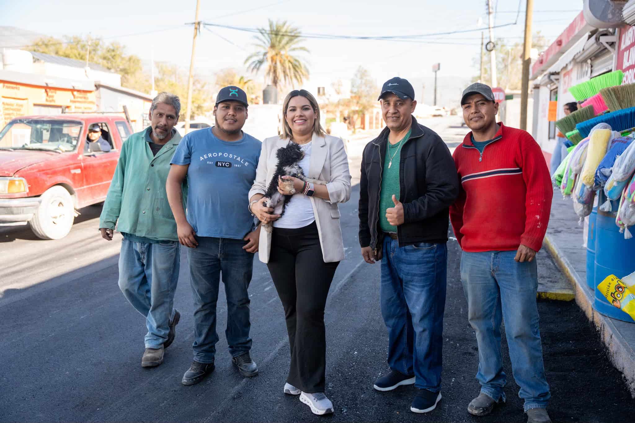 Yesica Sifuentes realiza recarpeteo en calle 5 de Mayo de Casta&ntilde;os