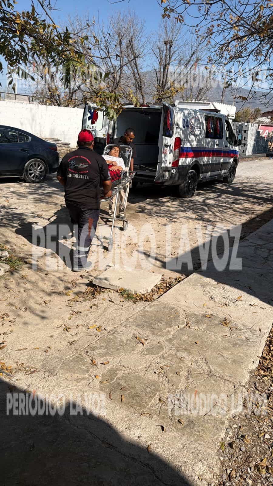 Mujer de 81 a&ntilde;os resulta gravemente herida tras colapso de port&oacute;n en Casta&ntilde;os