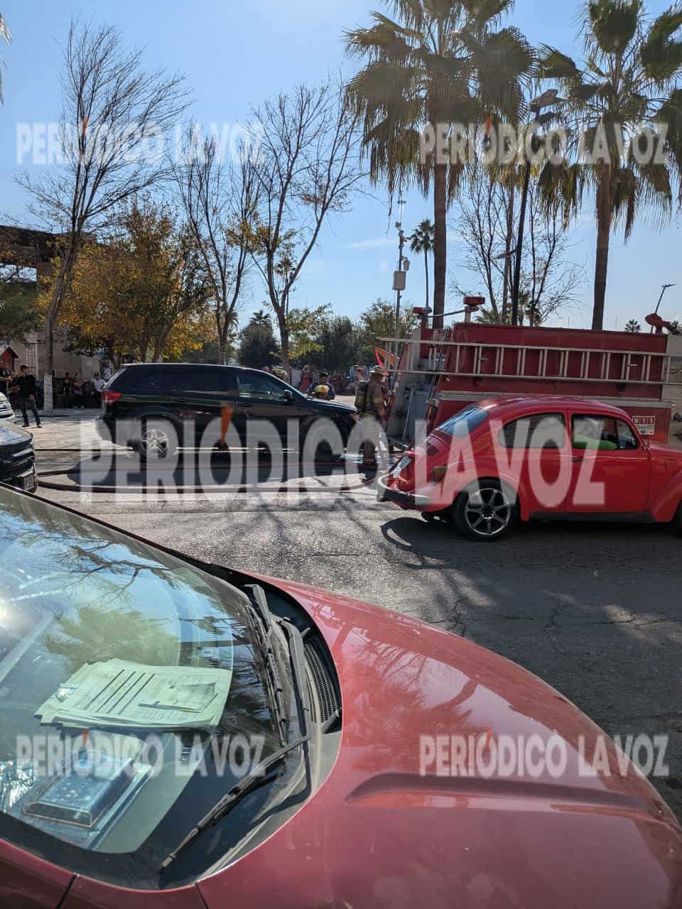 Conato de incendio en camioneta moviliza a bomberos en Monclova