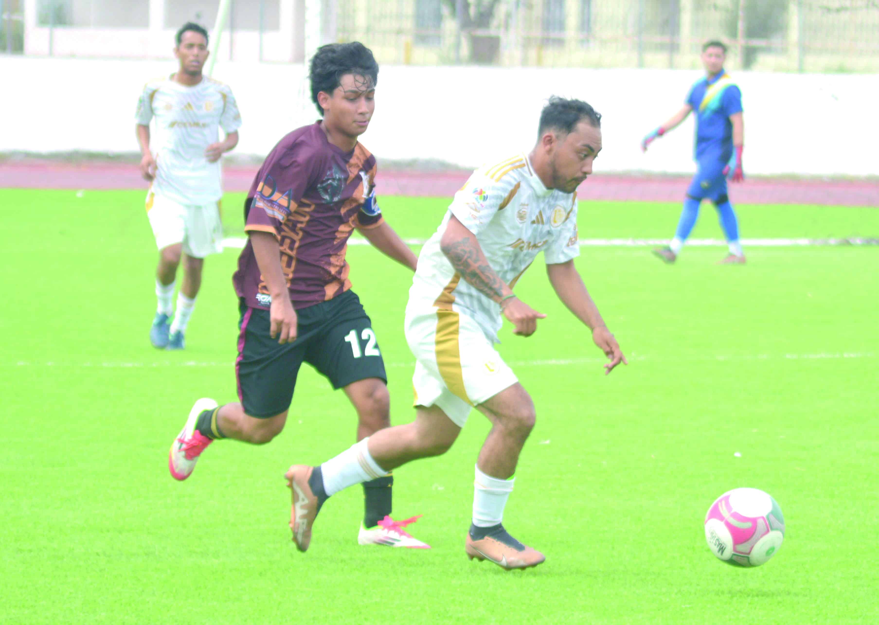 Intensa jornada 3 de la Liga Municipal de F&uacute;tbol en Monclova