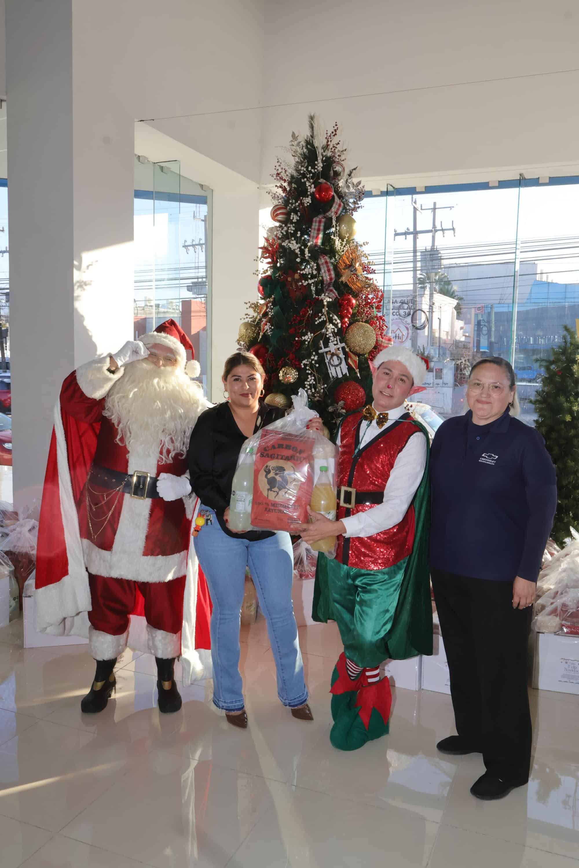 Grupo KAMAR celebra la unidad familiar con canastas navide&ntilde;as