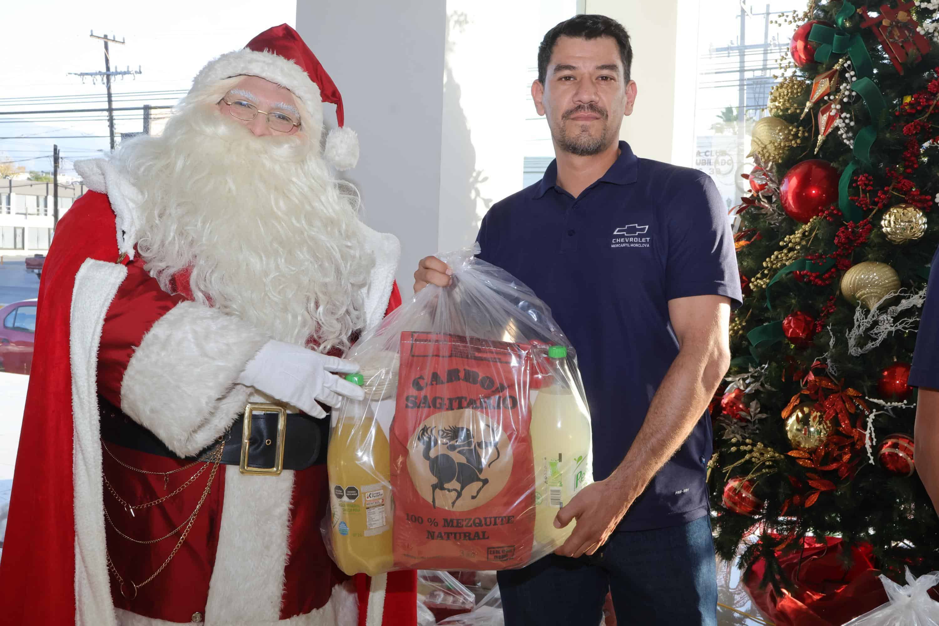 Grupo KAMAR celebra la unidad familiar con canastas navide&ntilde;as
