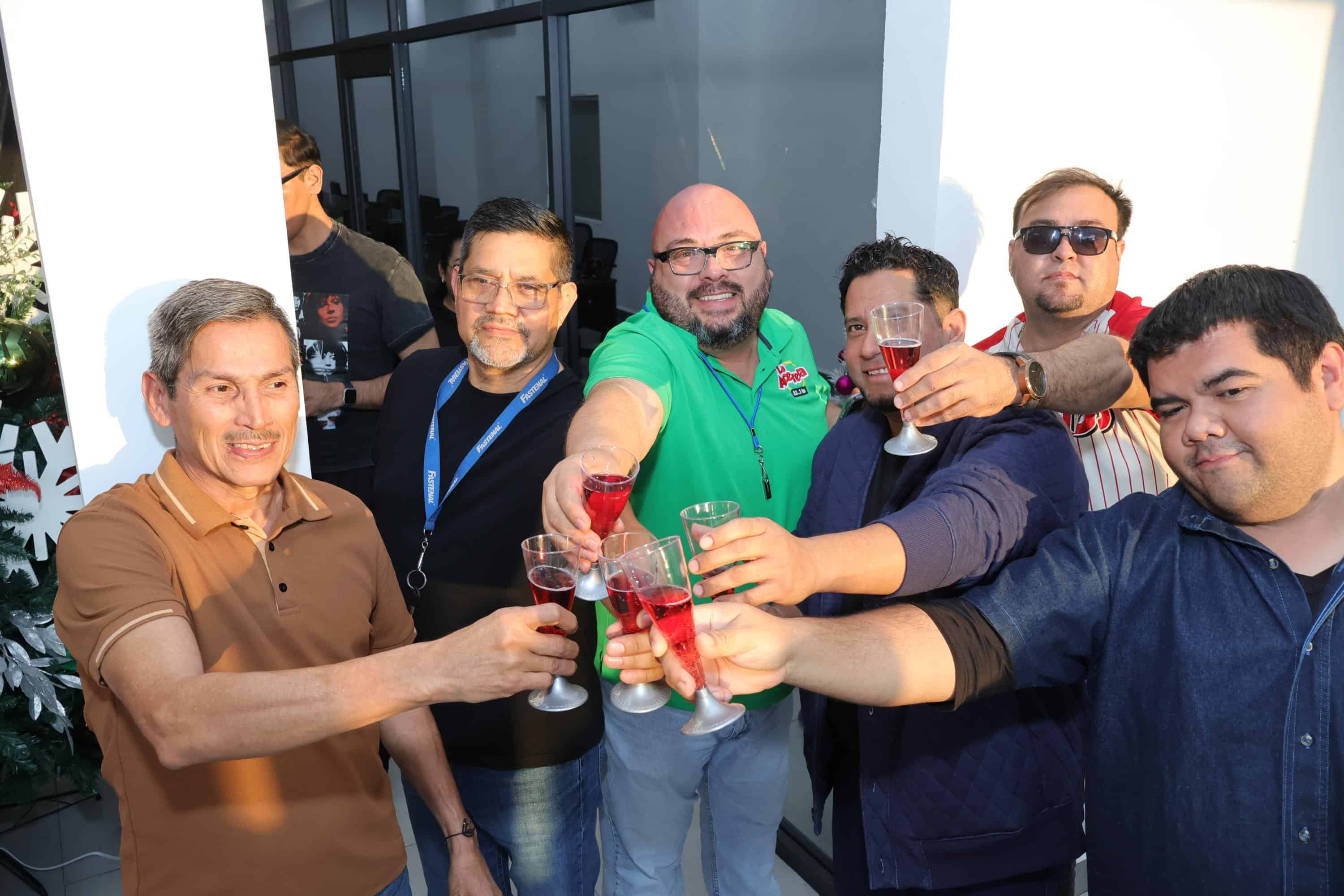 Grupo KAMAR celebra la unidad familiar con canastas navide&ntilde;as