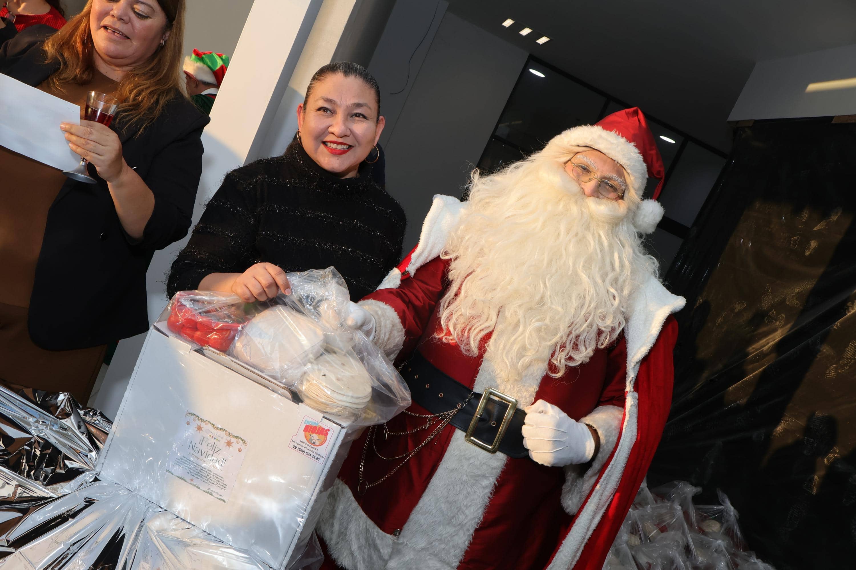 Grupo KAMAR celebra la unidad familiar con canastas navide&ntilde;as