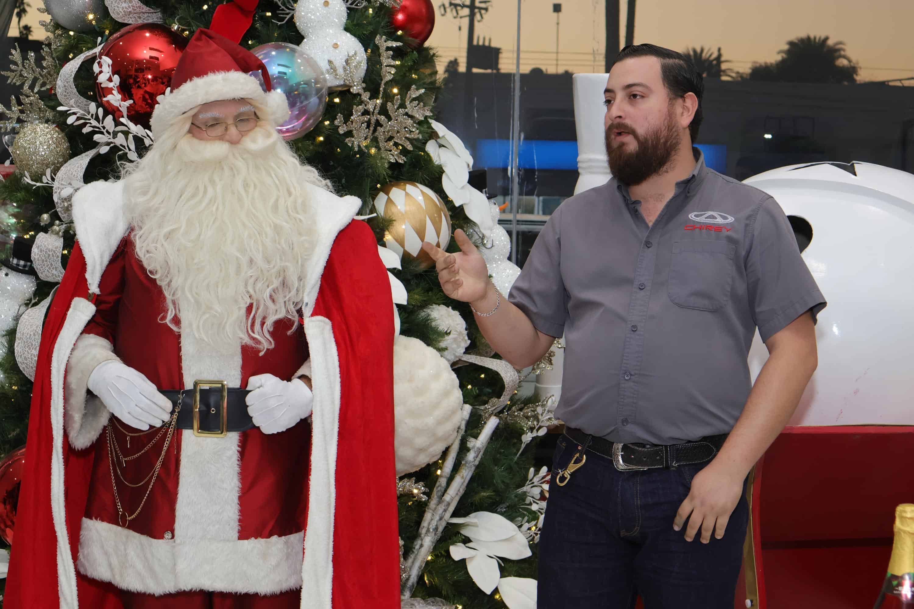 Grupo KAMAR celebra la unidad familiar con canastas navide&ntilde;as