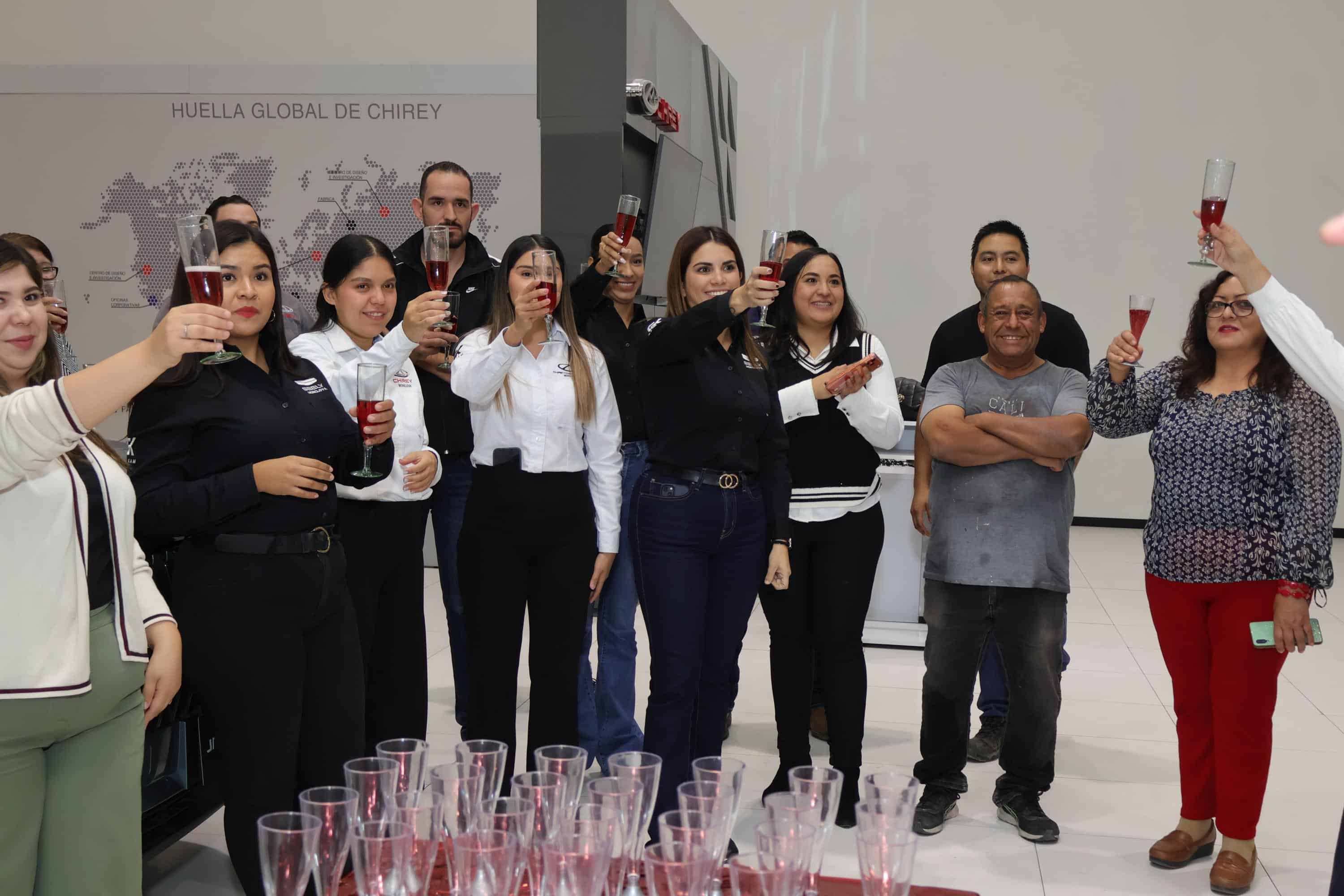 Grupo KAMAR celebra la unidad familiar con canastas navide&ntilde;as